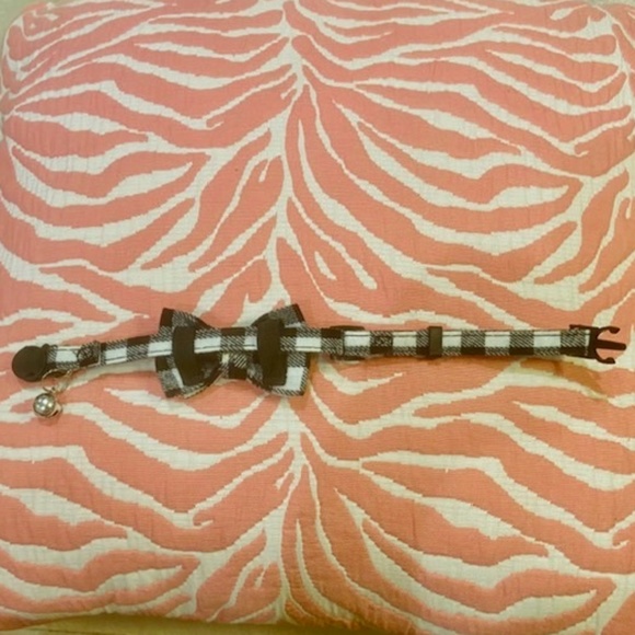 O6-NEW Black & White Buffalo Plaid Bowtie Breakaway Cat/Dog Collar with Bell - Picture 3 of 7